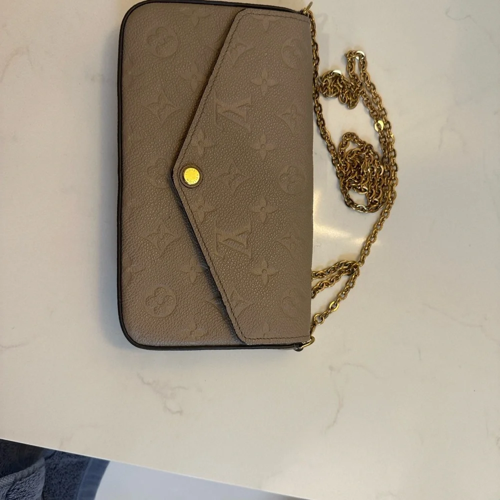 Louis Vuitton Beige Crossbody Bag with Gold Chain - Picture 9 of 13